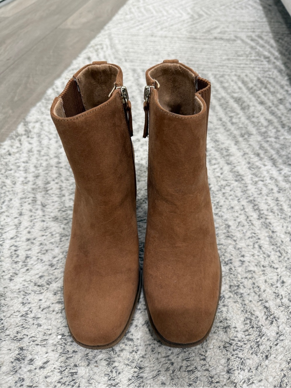 Brand New Never Worn Dr. Scholls Women's Size 6 Brown Suede Ankle Boots